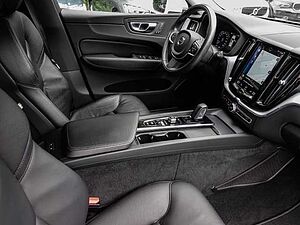 Volvo  Momentum Pro AWD B4 Diesel EU6d Allrad StandHZG Navi Leder digitales Cockpit