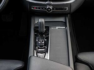 Volvo  Momentum Pro AWD B4 Diesel EU6d Allrad Navi Leder digitales Cockpit Memory Sitze