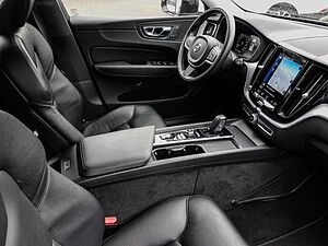 Volvo  Momentum Pro AWD B4 Diesel EU6d Allrad StandHZG Navi Leder digitales Cockpit Mem