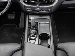 Volvo  Momentum Pro AWD B4 Diesel EU6d Allrad Navi Leder digitales Cockpit Soundsystem