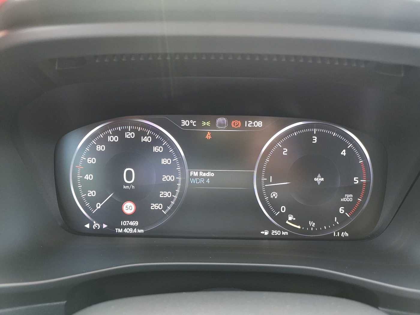 Volvo  D3 Momentum ++Navi/Keyless-Start/Klima/LED+