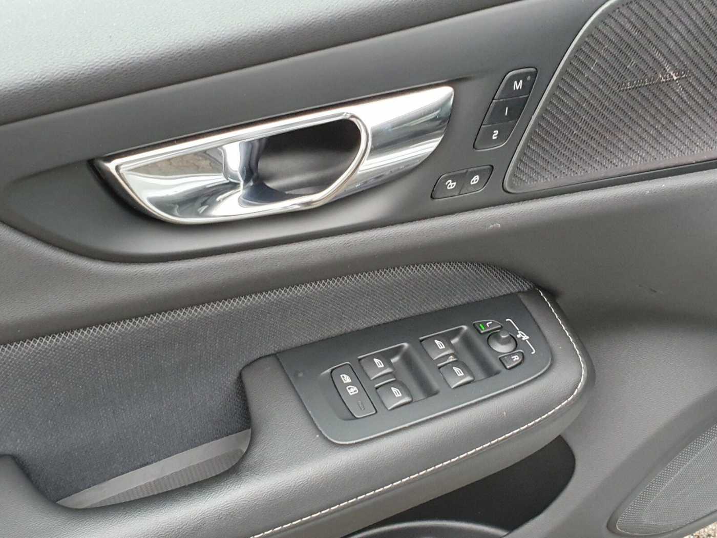 Volvo  D4 AWD R Design Navi Keyless-Start Autom LED