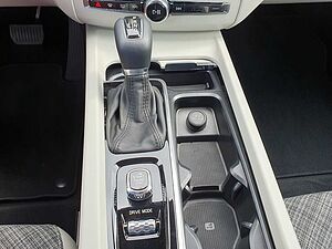 Volvo  D4 AWD Momentum Navi/Keyless-Start/Autom/BC
