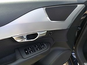 Volvo  D5 AWD Momentum Navi/Keyless-Start/Autom/BC
