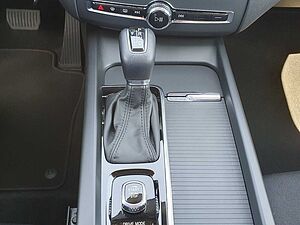 Volvo  D4 Momentum Pro Navi/Keyless-Start/Autom/BC