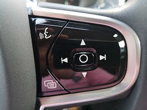 Volvo  D5 Autom. AWD Momentum ++LEDER+CAM+LED+CD++