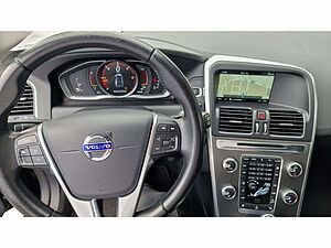 Volvo  D5 Momentum AWD AHK SHZ KAMERA XENON EU6