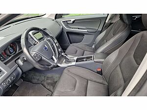 Volvo  D5 Momentum AWD AHK SHZ KAMERA XENON EU6