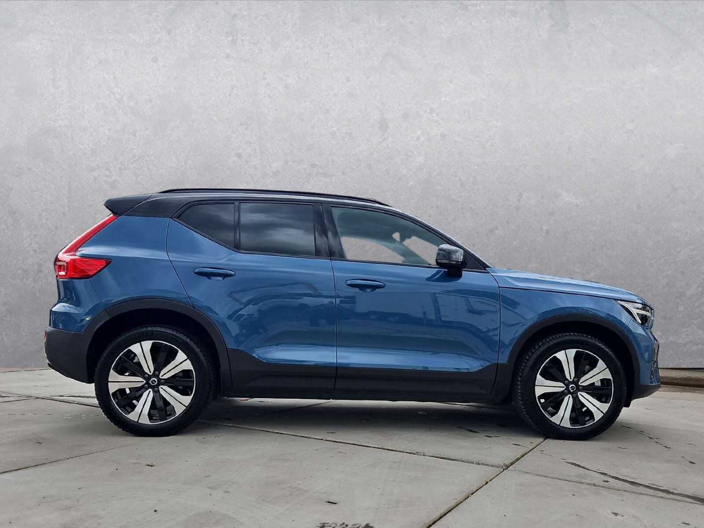 Volvo  XC40 P8 Pure Electric 2WD Plus Ganzjahresreifen