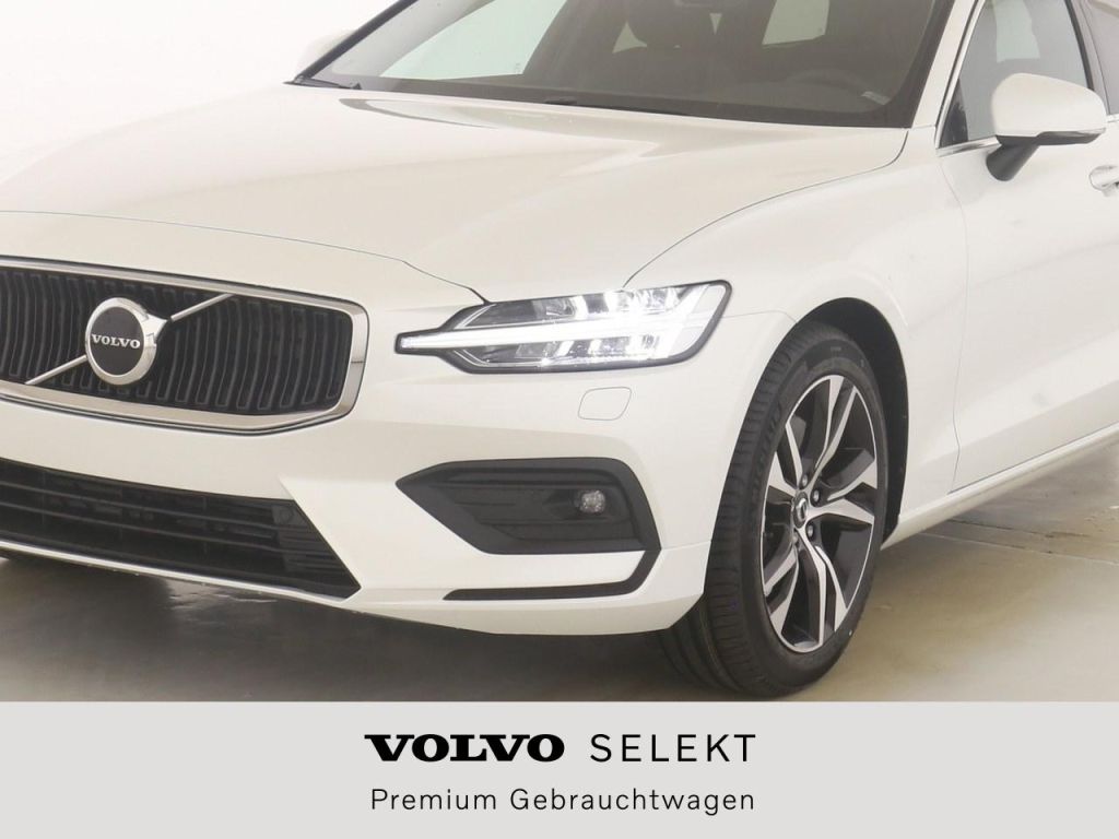 Volvo  V60 Core, B3 Mild-Hybrid, Benzin