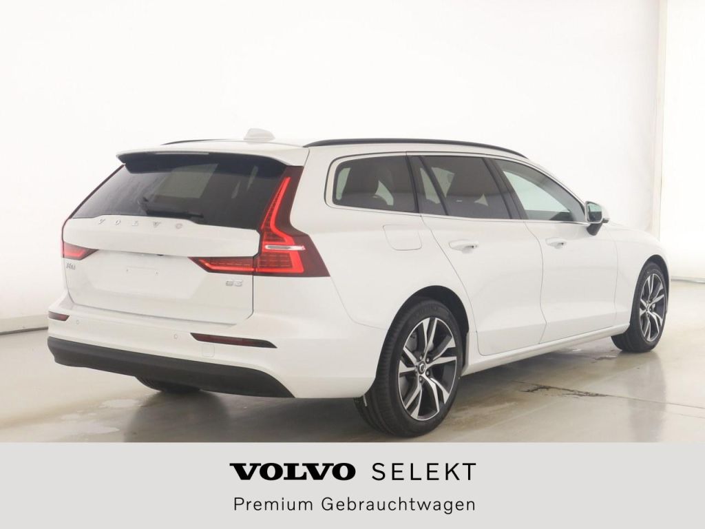 Volvo  V60 Core, B3 Mild-Hybrid, Benzin