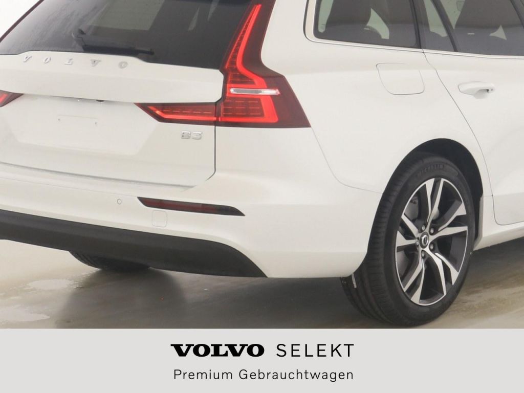 Volvo  V60 Core, B3 Mild-Hybrid, Benzin