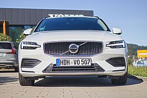 Volvo  V60 Core, B3 Mild-Hybrid, Benzin