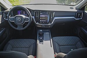 Volvo  V60 Core, B3 Mild-Hybrid, Benzin