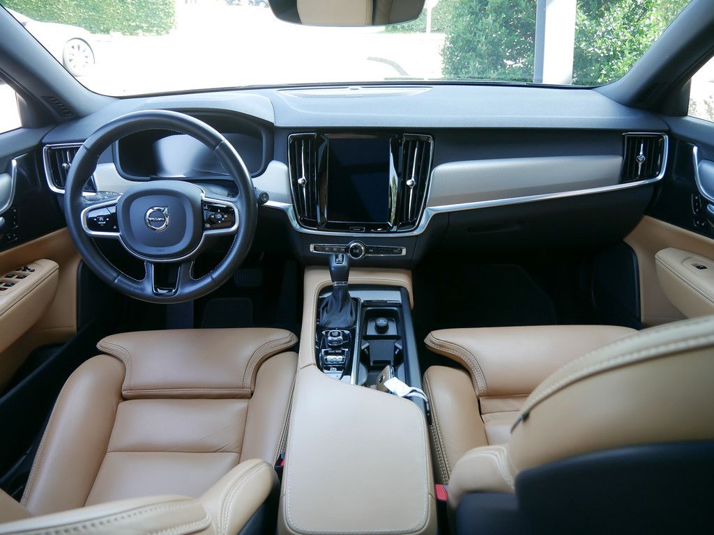 Volvo  Pro B4 AWD