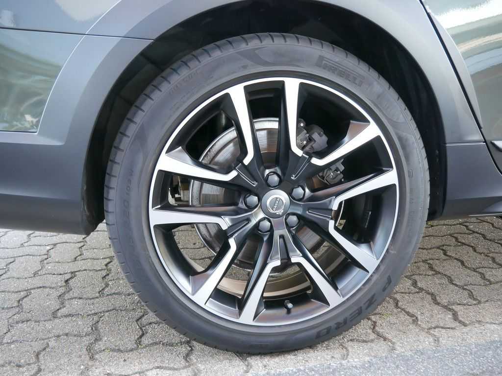 Volvo  Pro B4 AWD