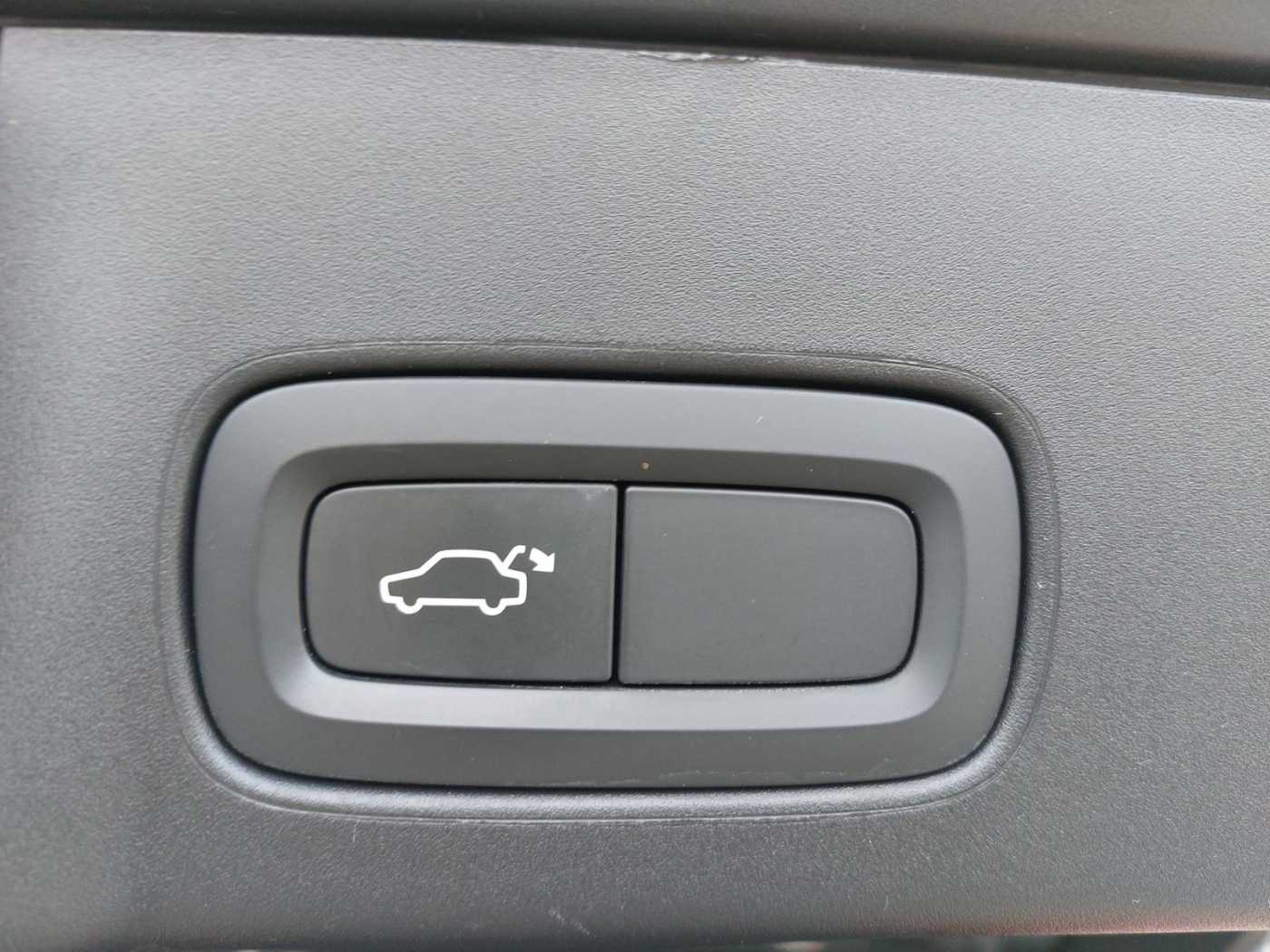Volvo  D4 AWD Inscription 2xPDC ACC BLIS CAM LEDER