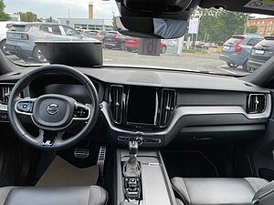 Volvo  D4 FWD R-Design HUD STHZ LHZ DAB RFK PANO