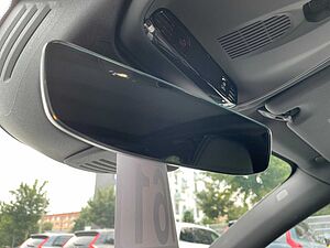 Volvo  D4 FWD R-Design HUD STHZ LHZ DAB RFK PANO