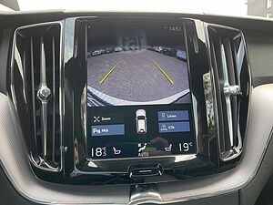 Volvo  D4 FWD R-Design HUD STHZ LHZ DAB RFK PANO